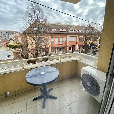 City Apartman Lejlighed *